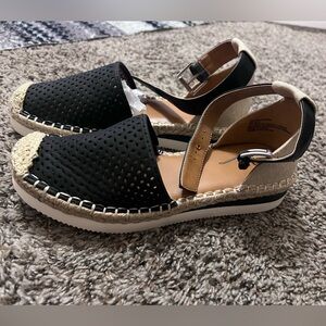 Women’s sandals size 7